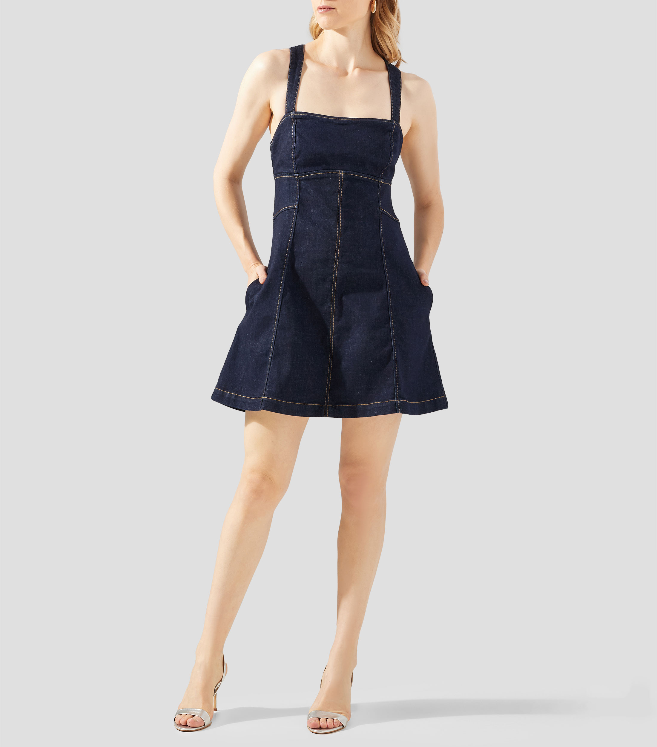 Vestido corto liso Mujer